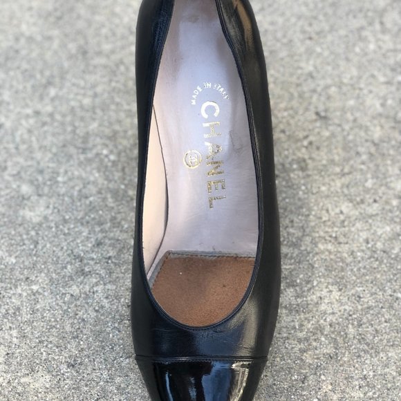 CHANEL Black Leather & Patent Cap Toe Heeled Pump (90s) - Picture 3 of 4